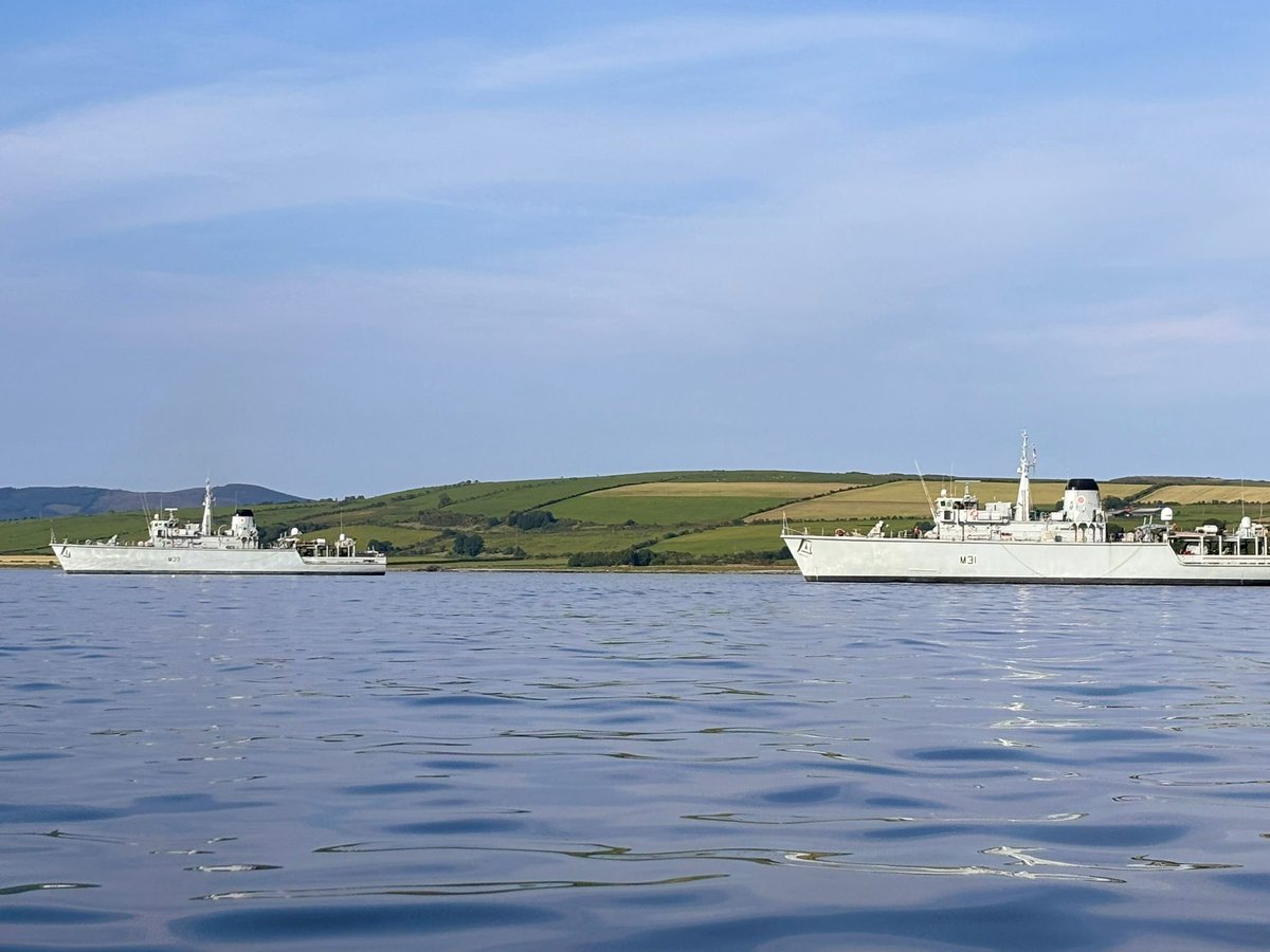 HMSCattistock's tweet image. Hovering in confined waters and in close proximity to other ships really demonstrates the capability of the Hunt Class and its operators.
#seapower #sisterships #SmallShipsBigImpact