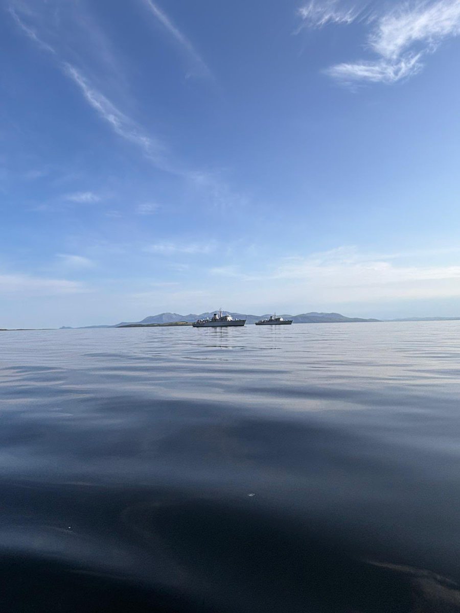 HMSCattistock's tweet image. Hovering in confined waters and in close proximity to other ships really demonstrates the capability of the Hunt Class and its operators.
#seapower #sisterships #SmallShipsBigImpact