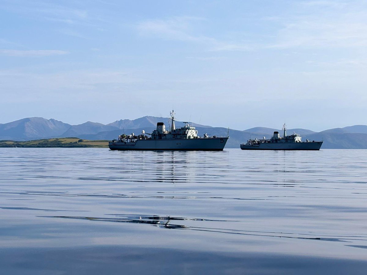 HMSCattistock's tweet image. Hovering in confined waters and in close proximity to other ships really demonstrates the capability of the Hunt Class and its operators.
#seapower #sisterships #SmallShipsBigImpact
