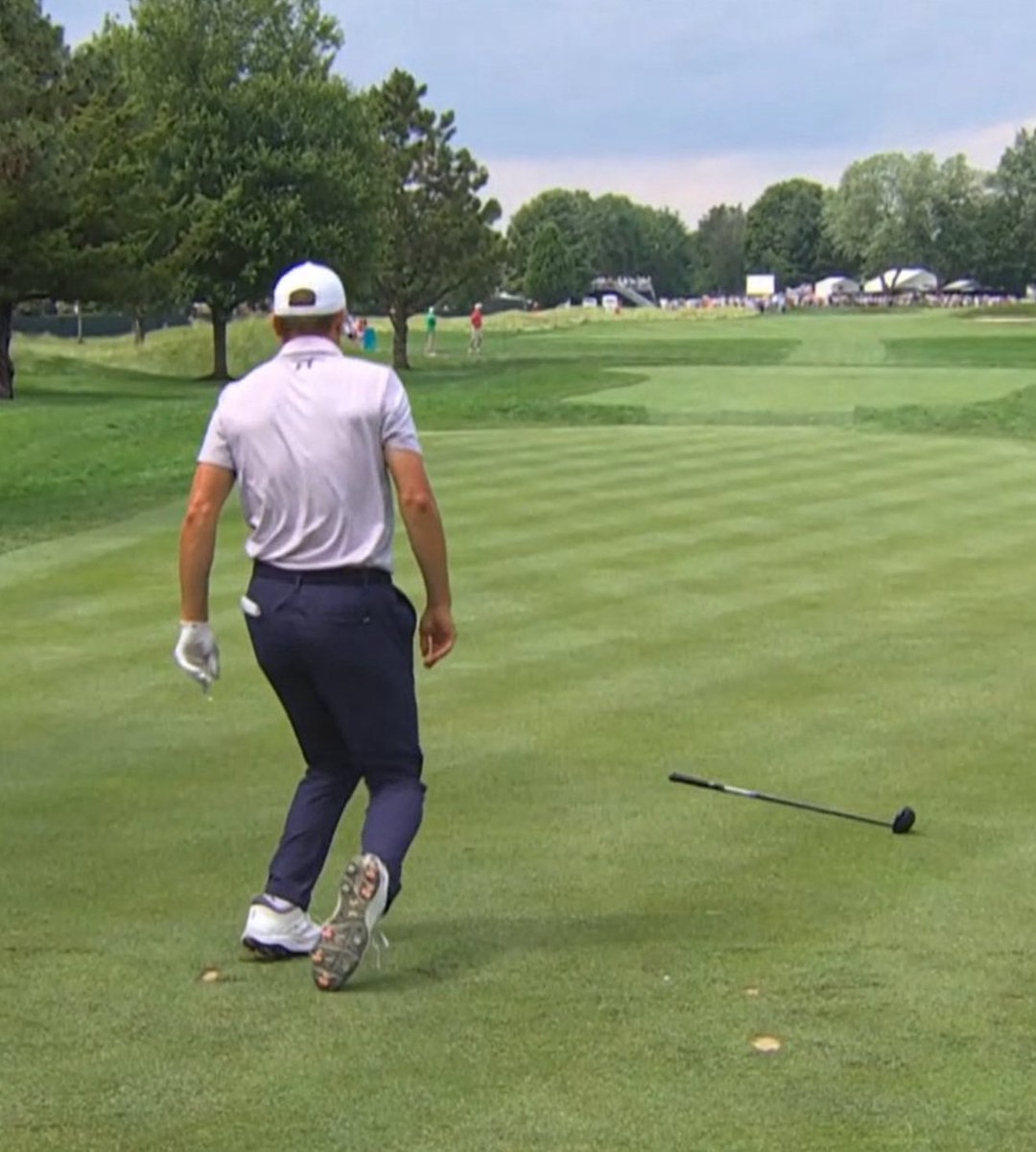 Me after finding out Spieth has been playing this round with a neck/back injury. 

Just withdraw!

😭