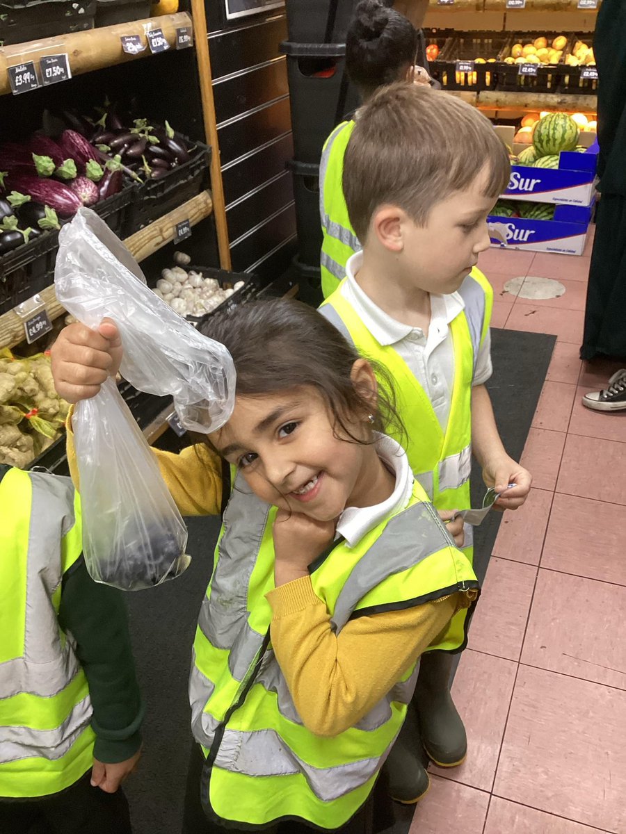 EvergreenPA's tweet photo. Reception visited St Marks Road to buy fruit for their fruit salad. They represented our community fabulously being safe, respectful and caring to all. @Cabotfederation https://t.co/PWUkQpIJy1