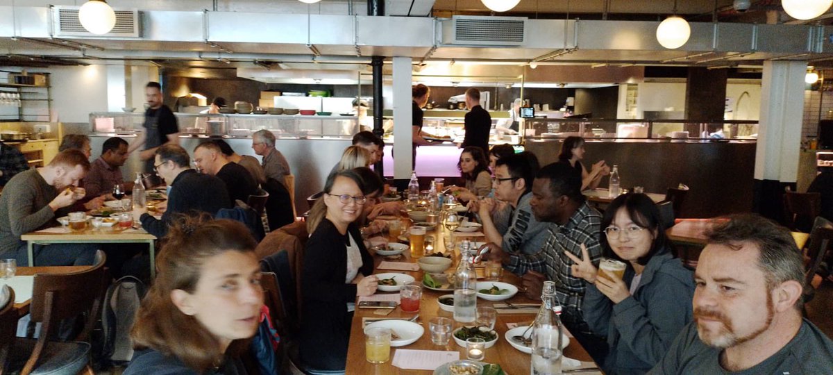 CVRbioinfo's tweet image. Had a delicious #VGB2025 course dinner at @KaPaoFeeds 🍽️😋
At another buffet-style social, @QuanGuCVR welcomed everyone with a traditional Scottish folk song 🎤