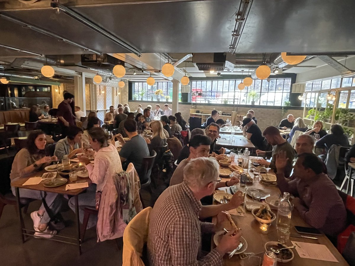 CVRbioinfo's tweet image. Had a delicious #VGB2025 course dinner at @KaPaoFeeds 🍽️😋
At another buffet-style social, @QuanGuCVR welcomed everyone with a traditional Scottish folk song 🎤