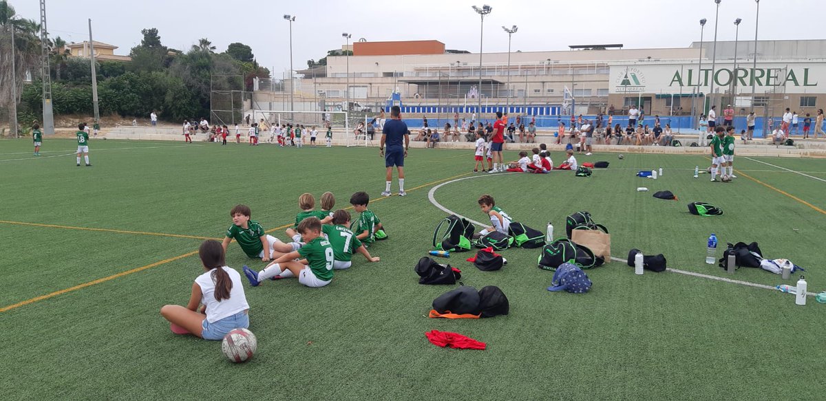 candeu2015's tweet photo. Está tarde se han celebrado los tradicionales Torneos de Fútbol y Tenis de las  #FiestasAltorreal,  el equipo Altorreal se ha proclamado campeón y  San Jorge ha obtenido un merecido título de subcampeón. https://t.co/qqDwLzZZRK