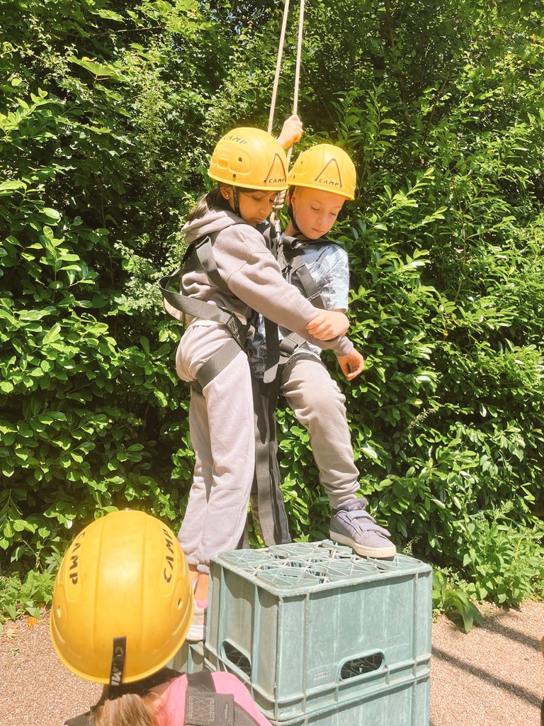 Miss Hart tweet media