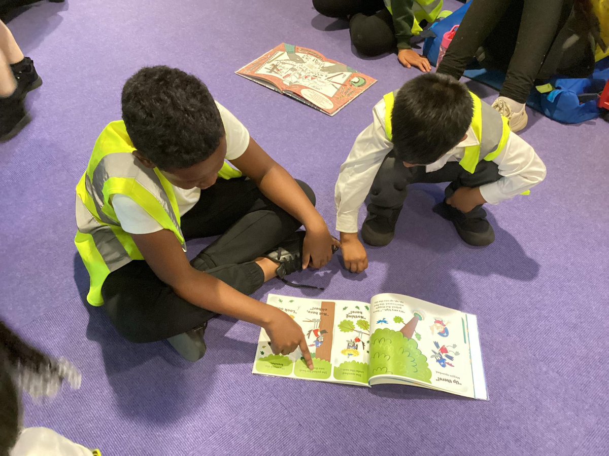Reception and year 4 visited <a href="/BristolLibrary/">Bristol Libraries</a> during <a href="/RefugeeWeek/">Refugee Week 🧡</a> to read books in their home language!they even taught some of our adults phrases from the books!@Cabotfederation
