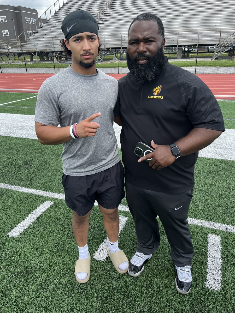 carlos_smith24's tweet photo. After a great camp &amp; conversation with @CoachJamesLee, I am blessed to receive an offer from Central State University!#AGTG @nalexanderWJHS 
@WalshJesuitFB @neohiohsfb https://t.co/T4wp9L9kGF