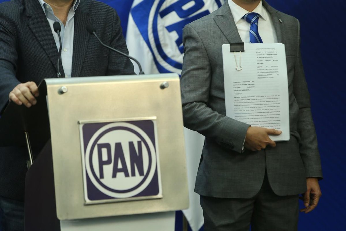 JorgeRoHe's tweet image. Presentamos una impugnación contra la fraudulenta elección judicial. ⚖️

Luchamos con la fuerza de 90 millones de mexicanas y mexicanos que rechazaron este proceso electoral.

¡Esto no es justicia, es dictadura y no lo permitiremos! #PANvsFraudeJudicial