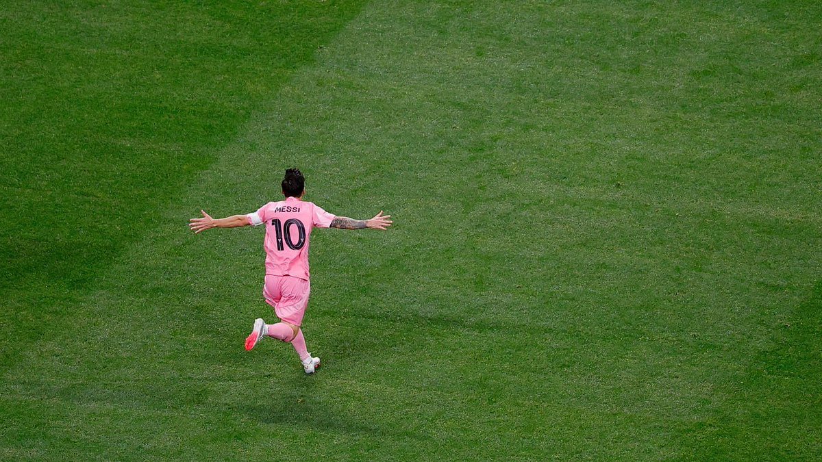 Lionel Andres Messi Cuccittini. 

Çok büyüksün, çok…