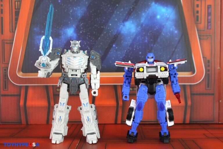 #Hasbro #Transformers: Age of the Primes Prima Prime Figure Review

toyhypeusa.com/2025/06/19/has…

Thank you to Entertainment Earth for sending along for review. Store link - ee.toys/O7VG1C 

#actionfigures #actionfigure #OptimusPrime