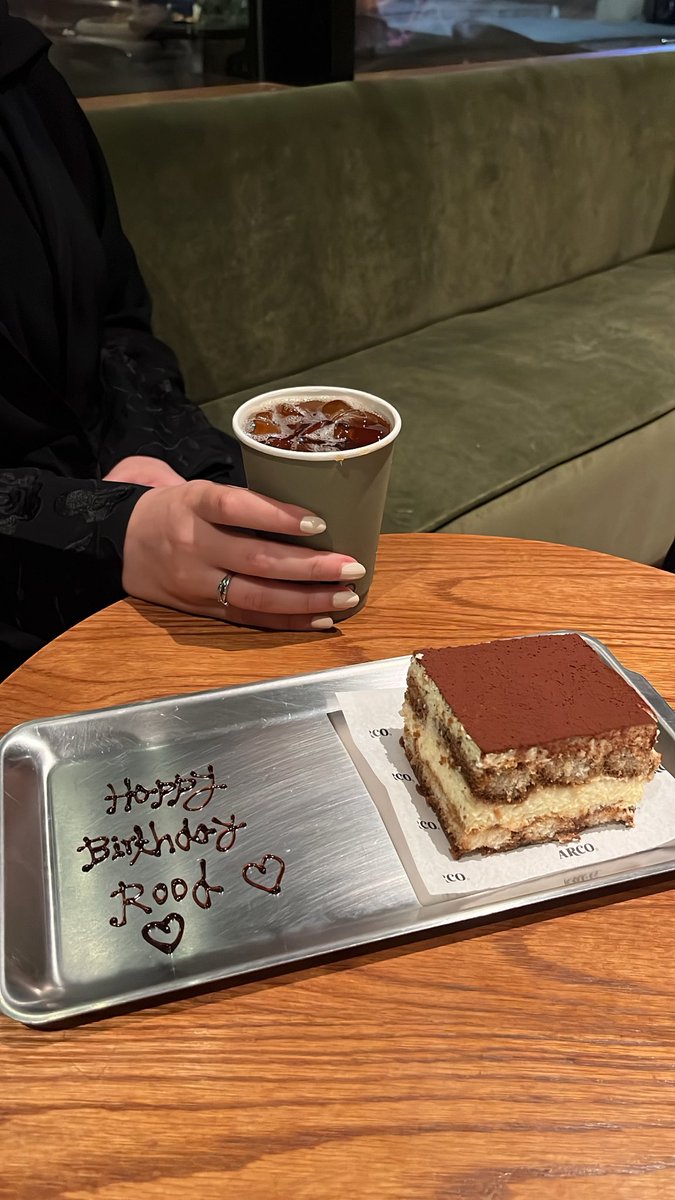 9auee's tweet photo. مييييين فتاة الميلاد! https://t.co/Av9NuPpKYR