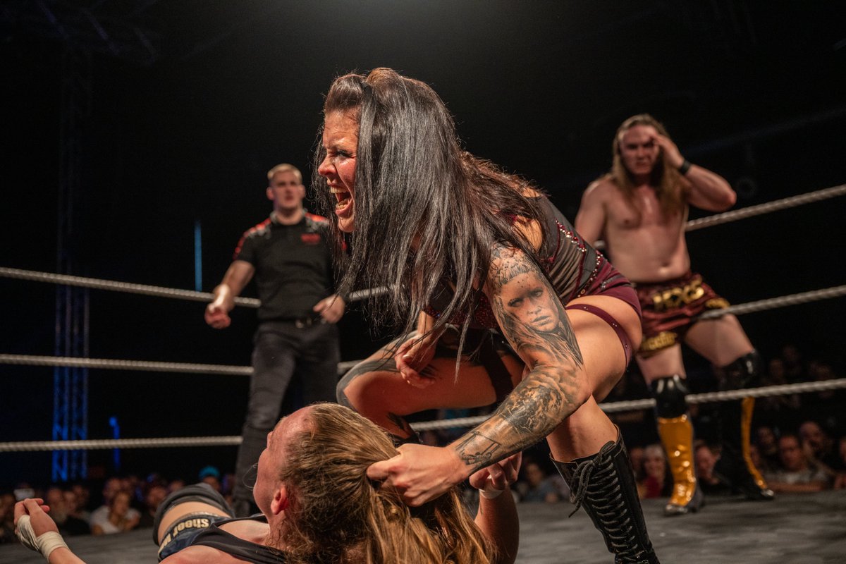 wXw Germany (@wxwgermany) on Twitter photo wXw Fight Forever: KxS & Jane Nero vs. Laurance Roman, Nick Schreier & Stephanie Maze in voller Länge kostenlos auf YouTube
Vor #wXwDoC standen sich KxS (<a href="/Fast_Time_Moodo/">Fast Time Moodo 速い時間武道</a> & Axel Tischer) und Jane Nero sowie Laurance Roman, <a href="/nickschreier/">Nick Schreier</a> und <a href="/StephMWrestling/">Stephanie Maze</a> in einem explosiven wXw Fight Forever: KxS & Jane Nero vs. Laurance Roman, Nick Schreier & Stephanie Maze in voller Länge kostenlos auf YouTube
Vor #wXwDoC standen sich KxS (<a href="/Fast_Time_Moodo/">Fast Time Moodo 速い時間武道</a> & Axel Tischer) und Jane Nero sowie Laurance Roman, <a href="/nickschreier/">Nick Schreier</a> und <a href="/StephMWrestling/">Stephanie Maze</a> in einem explosiven