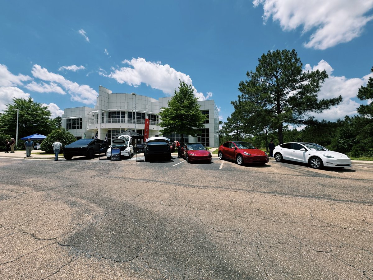 MSCFC_'s tweet photo. Kickoff event highlights ⚡🚛

Live demos, expert insights, and bold ideas filled the room as MSCFC launched its mission for cleaner, more efficient transportation across MS.

#MSCFC #CleanFuels #MSenergy https://t.co/afcj4NIAfr