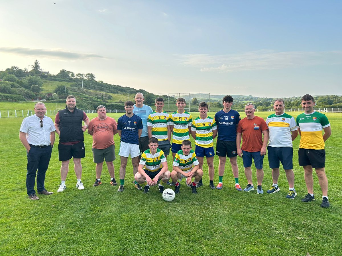 CarberyRangers's tweet photo. .@CarberyRangers Minor Footballers were presented with a new set of jerseys kindly sponsored by @McKeeverSports @RonanMilner &amp; Jeremy Murphy Auctioneers. 
Pictures include Jeremy, Ronan, the players &amp; Management including Manager Johnny Murphy.

@OfficialCorkGAA @RosscarberyReci https://t.co/6dv3404Qp7