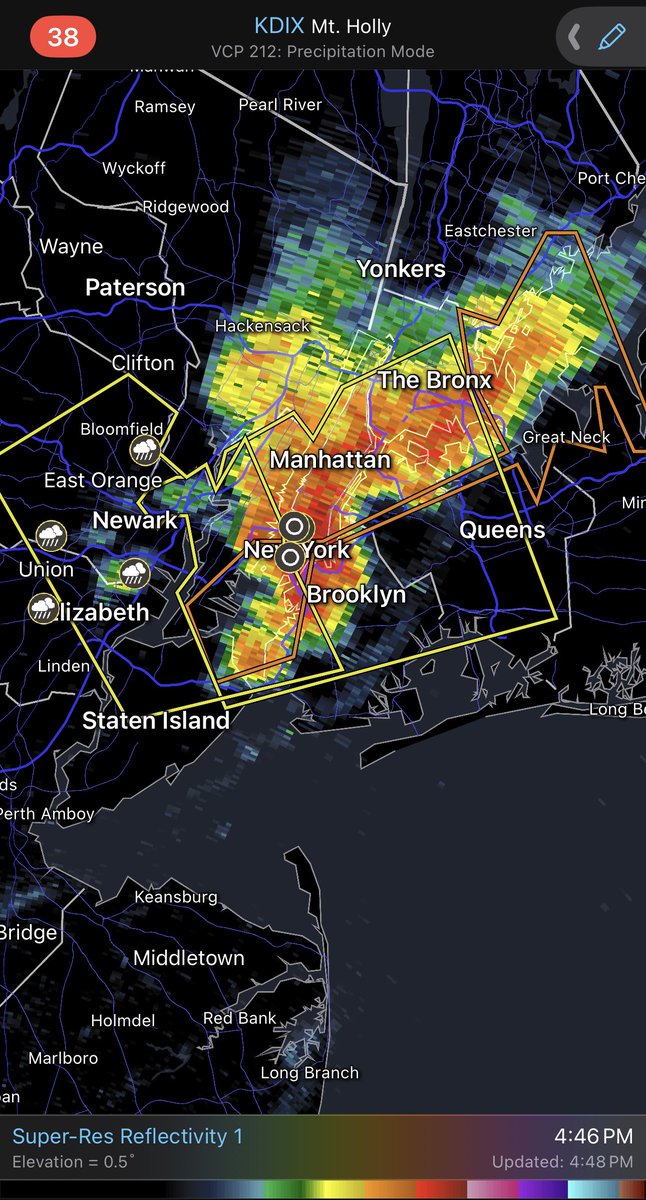 AWxNYC's tweet image. (4:50PM) #SEVERE T-STORM WARNING for #NYC ⚡️🚨
Frequent lightning, 60 mph gusts and hail being reported as this powerful storm moves through the city.
Captured a rotating wall cloud over lower Manhattan too. 📸 Stay inside!