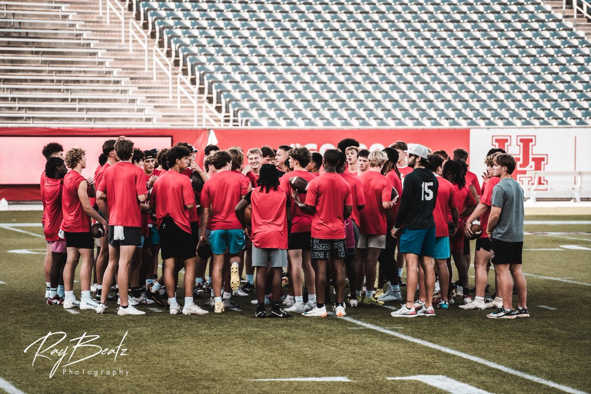 Had an amazing showing at the <a href="/UHCougarFB/">Houston Football</a> camp yesterday and took away a lot from the coaches. Grateful for the opportunity to compete,
showcase my talent, and talk to the coaching staff.Thank you again for the opportunity and coaching.#GoCoogs 🔴⚫️  <a href="/RayBeatzPhotos/">RayBeatz Photography</a> <a href="/UHCougarFB/">Houston Football</a>