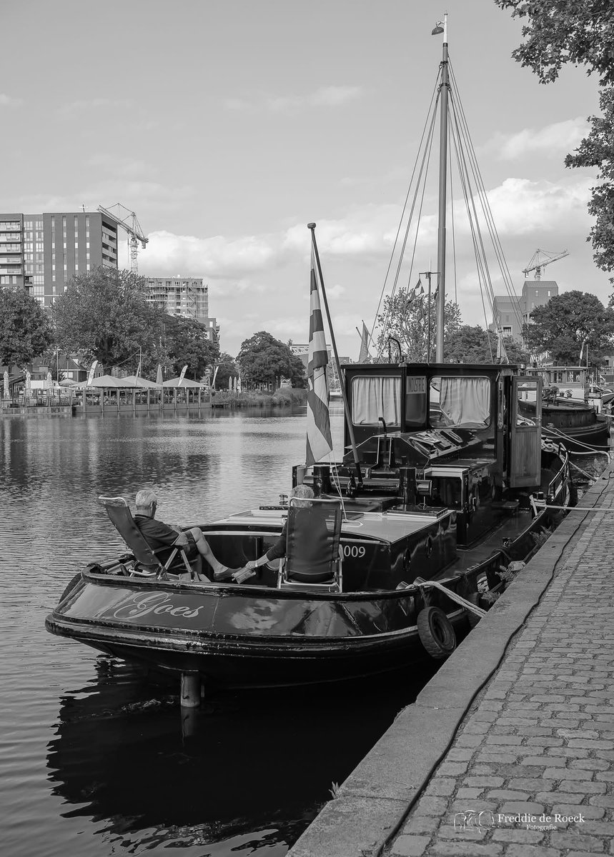 freddiederoeck's tweet photo. Vanavond deze foto's gemaakt van enkele #Sleepboten die al in de haven liggen voor het #Piushaven Sleepboten Festival zaterdag 21 en zondag 22 Juni. Haven en Boulevard Blog https://t.co/2lmWyACJMc
is er natuurlijk bij aanwezig https://t.co/5b8ujpglsL