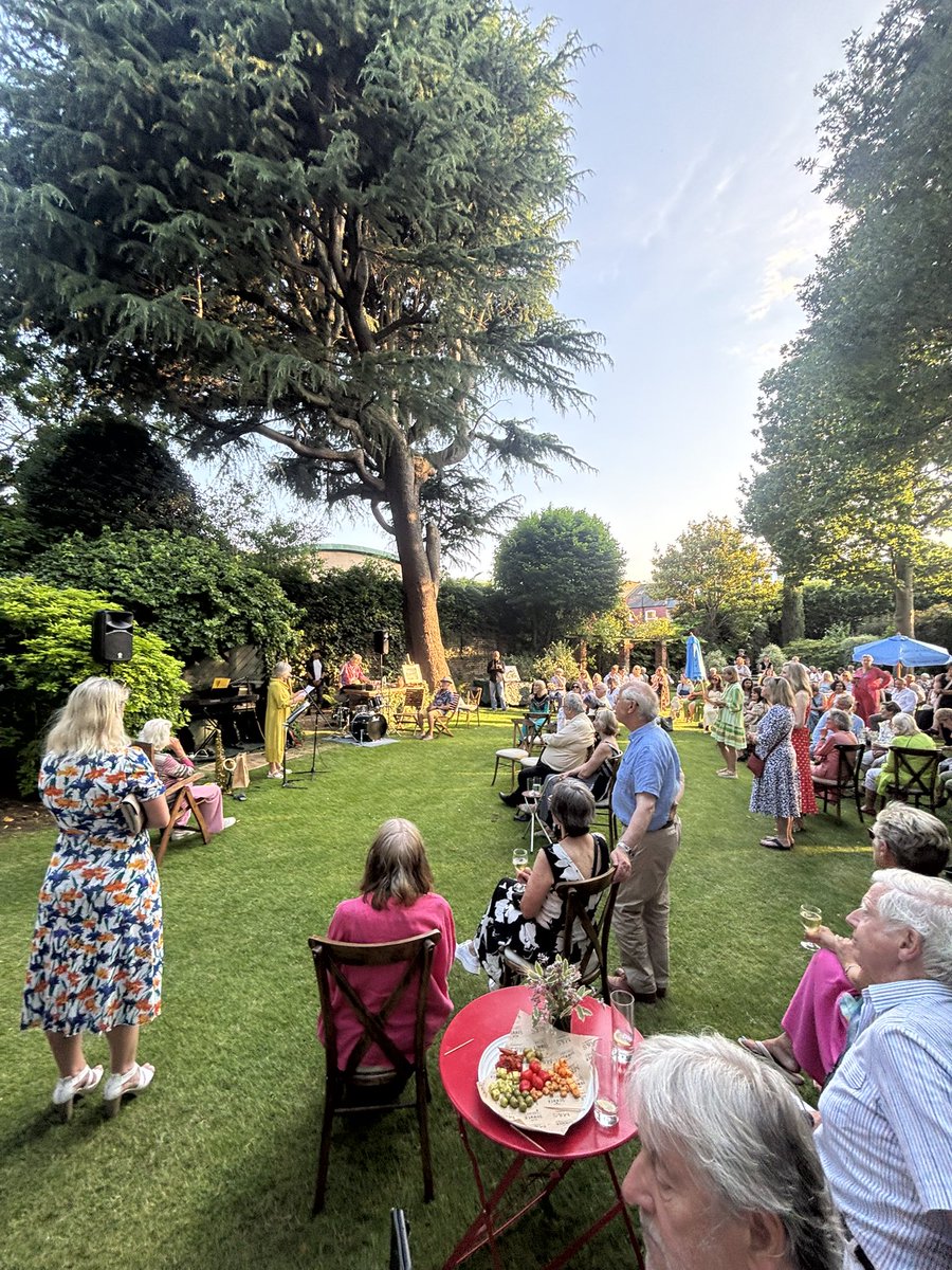 ClaphamTownLab's tweet image. Brilliant to speak with residents on Lambourn, Mackay and Hannington Roads this evening before heading over to Friends of Clapham Common’s Summer Party in the sunshine 🌳☀️