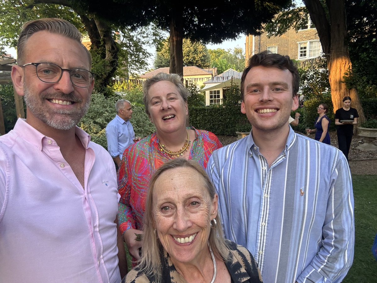 ClaphamTownLab's tweet image. Brilliant to speak with residents on Lambourn, Mackay and Hannington Roads this evening before heading over to Friends of Clapham Common’s Summer Party in the sunshine 🌳☀️