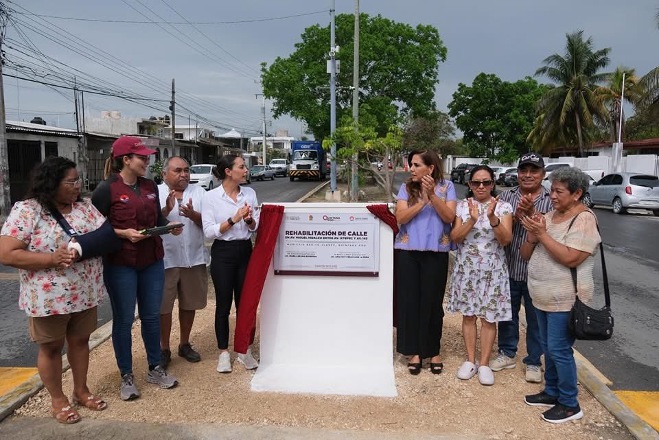 Mara Lezama y Ana Paty Peralta entregan obra de rehabilitación de la avenida Miguel Hidalgo de Cancún

Cumplen con añeja demanda de las y los ciudadanos por más de 30 años 

Esta obra forma parte del programa Senderos Seguros que impulsa la presidente de México, Claudia Sheinbaum