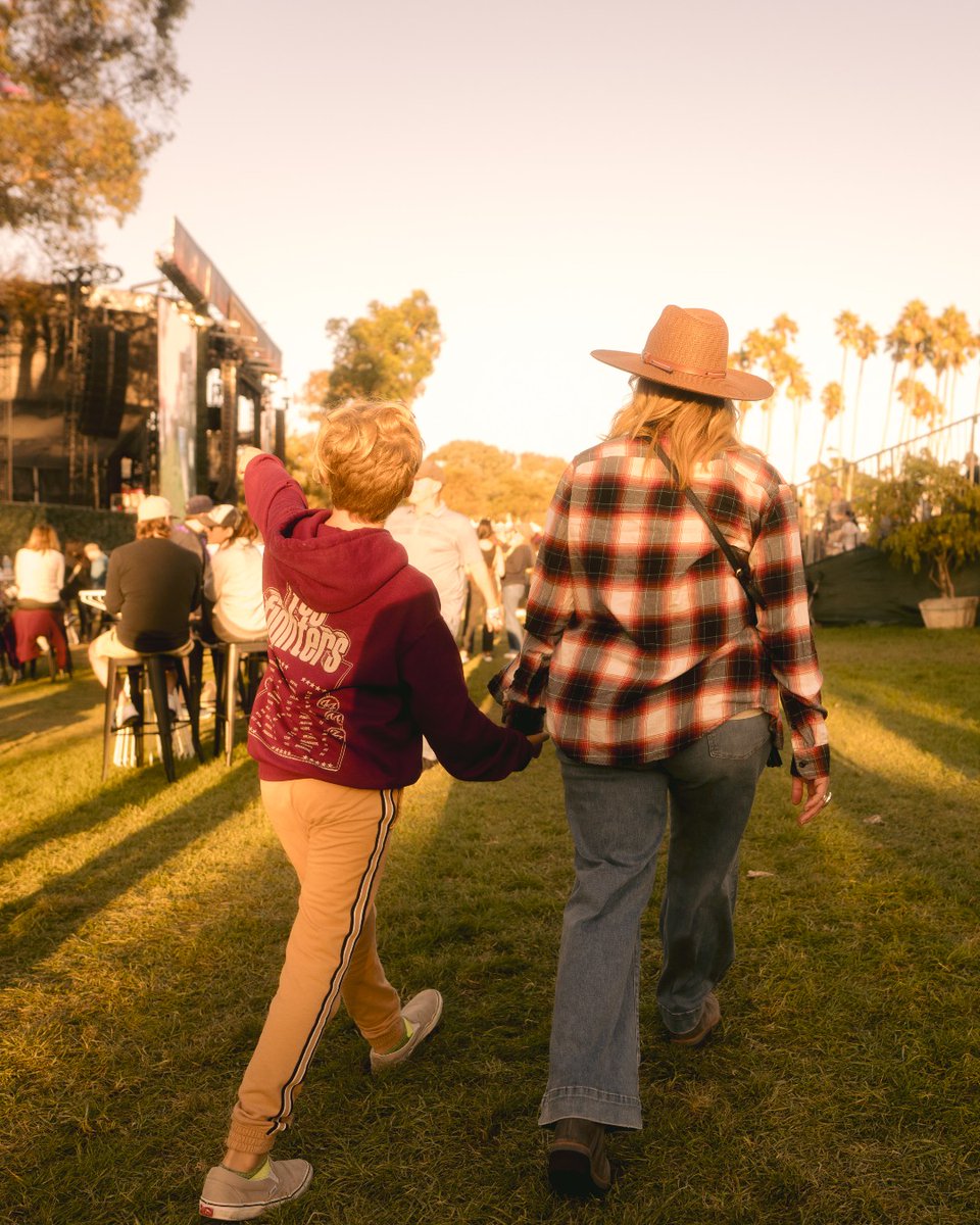 TheOhanaFest's tweet image. Music, ocean air, and that sunny glow 🌞 Golden hour at Ohana is everything.
📸 Roger Ho