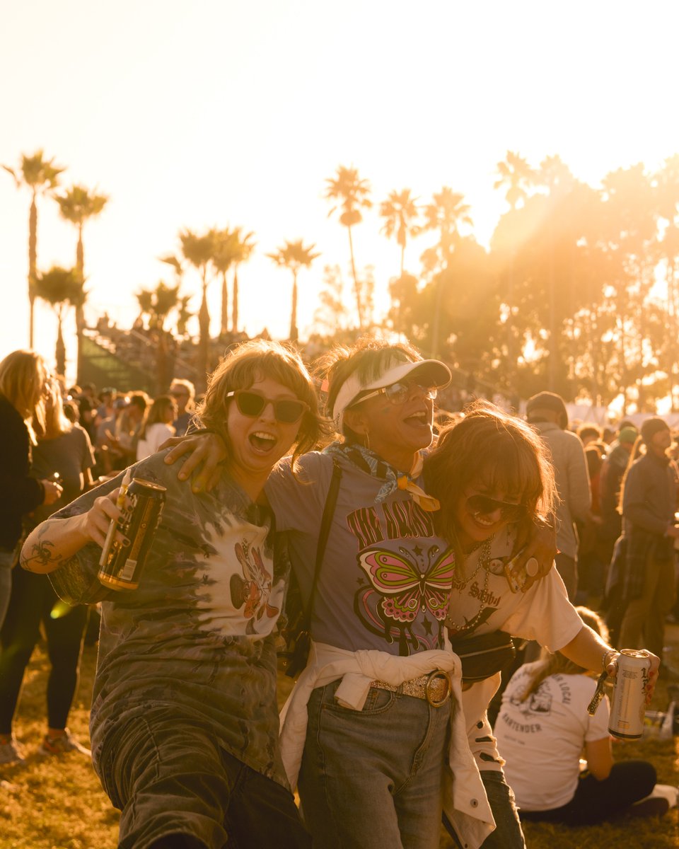 TheOhanaFest's tweet image. Music, ocean air, and that sunny glow 🌞 Golden hour at Ohana is everything.
📸 Roger Ho