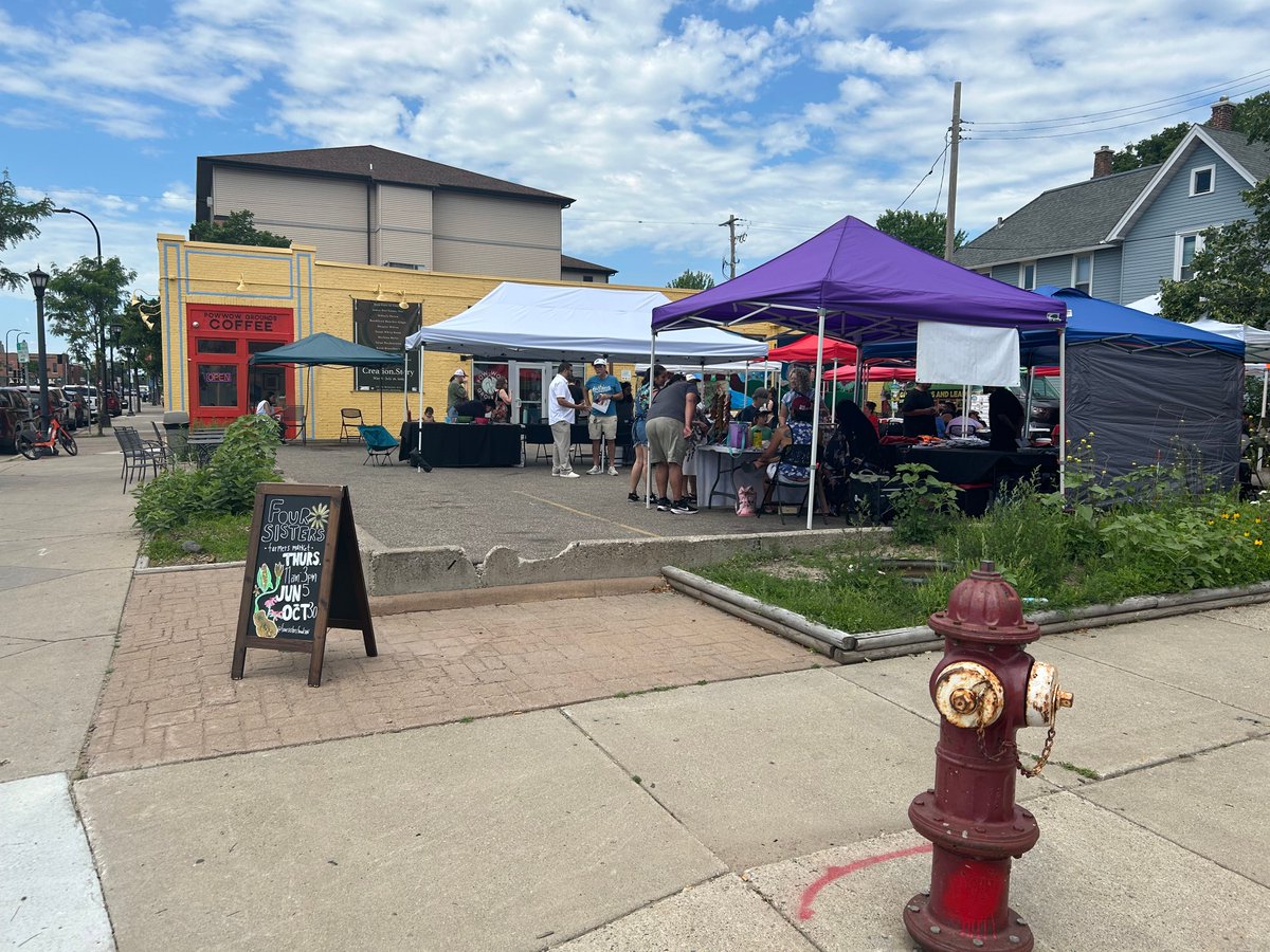 IHB_Minneapolis's tweet image. Our Outreach crew spent Juneteenth out at the Four Sisters Market on Franklin, just outside All My Relations Arts Gallery💛
Big thanks to everyone who stopped by!
#MyIHB #Juneteenth2025 #FranklinAve #FourSistersMarket