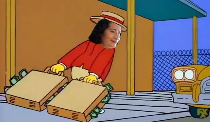 Abelina López saliendo de su municipio para resguardarse del huracán Erick.