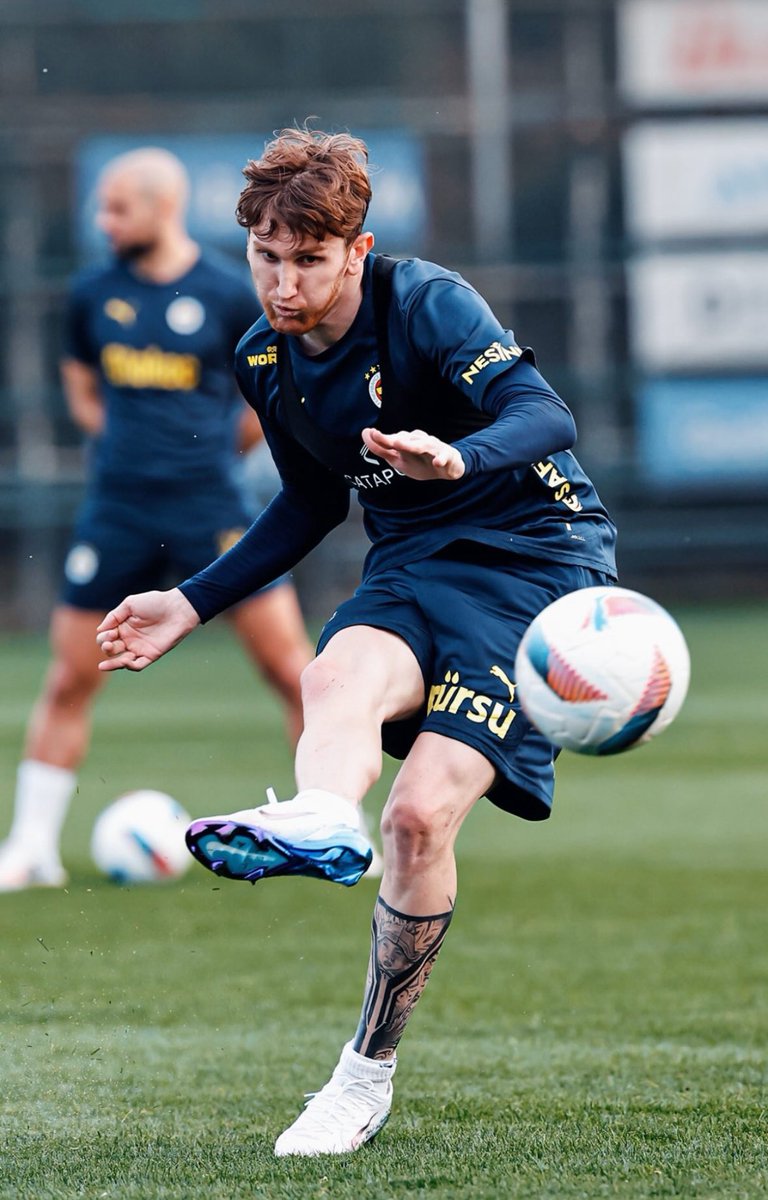 Yağız Sabuncuoğlu: Antalyaspor, Fenerbahçe'den Burak Kapacak'ı istiyor.