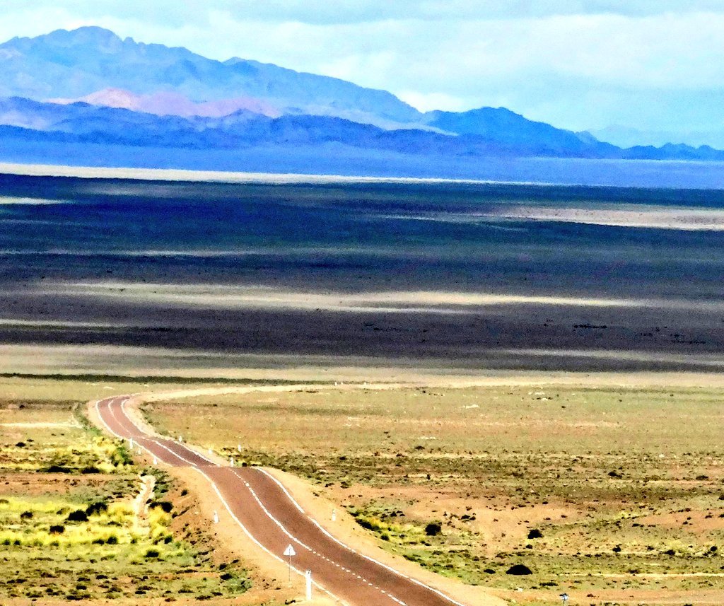 Өглөөний мэнд Монгол орон. 
Та бүхэндээ энэ өдрийн хамгийн сайхан бүхнийг хүсэн ерөөе. 
Увс аймаг. Өндөрхангай сум.