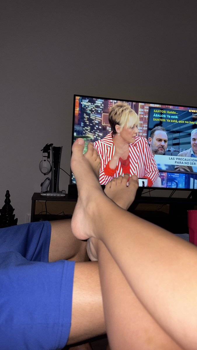 Estoy con alpha,eso significa que tenemos ganas de poneros en vuestro lugar.(me encantaría q mis pies estuvieran apoyados sobre tu espalda y a 4 como un esclavo q eres)😅🧎‍♂️💰