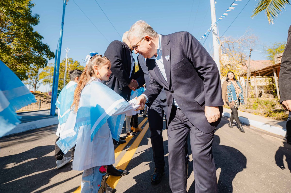 🇦🇷 Tapso fue sede del acto central por el Día de la Bandera. Junto a la comunidad educativa y autoridades, compartimos la emoción de los alumnos de 4° grado al jurar lealtad a nuestros colores.

🚲 Luego del acto, cada estudiante recibió una bicicleta, fruto del trabajo conjunto