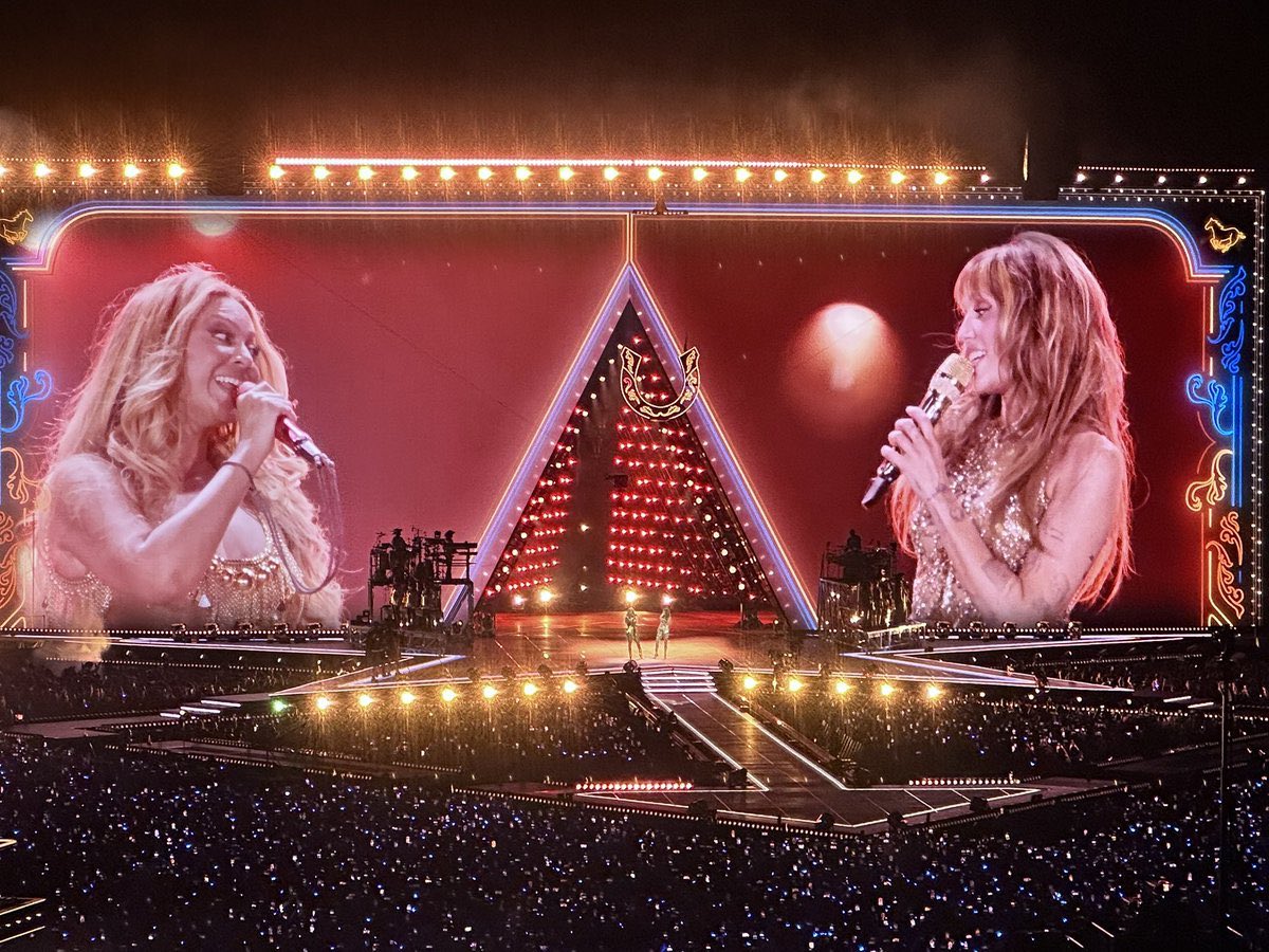 Beyoncé brought out Miley Cyrus tonight in Paris!