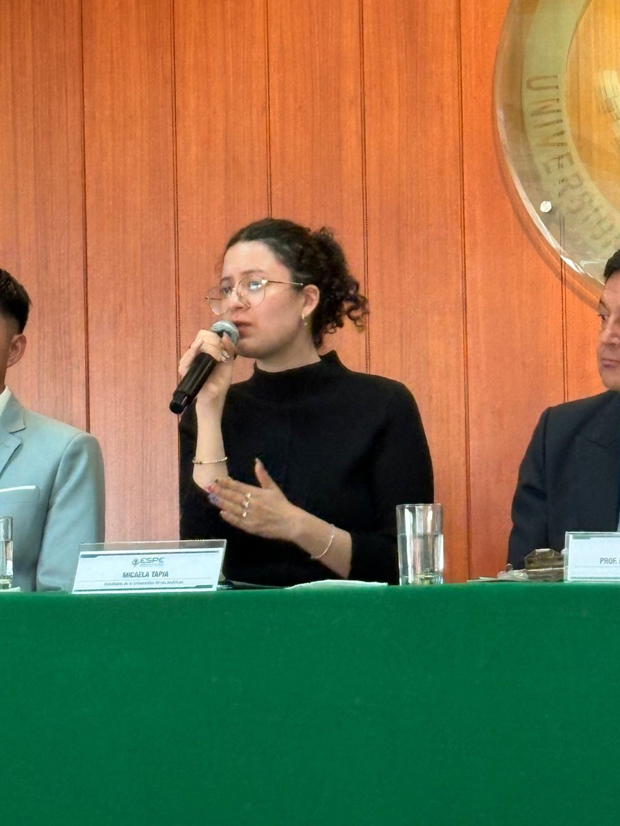 cpri_udla's tweet photo. 🎤Nuestra estudiante, Micaela Tapia, fue ponente en un conversatorio de cooperación internacional y crimen organizado, en el marco del Seminario Internacional de Seguridad y Defensa, realizado en la @ESPEU
#OrgulloUDLA
@UDLAEcuador
@RhidalgoPC
@carolinauriguen
@AseudlaCPRI https://t.co/muVUSC6hvm