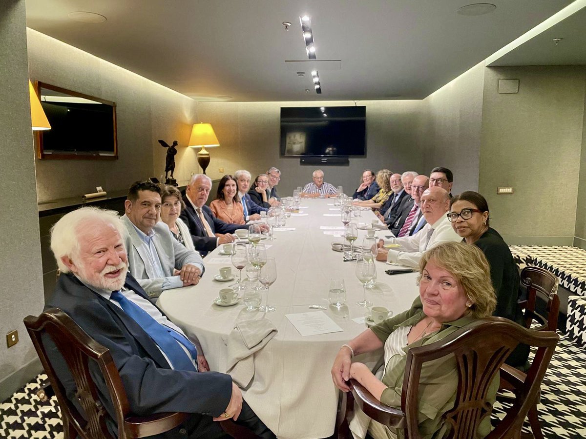 Avui hem celebrat la festivitat de Sant Tomàs More.

L’ha presidida l’arquebisbe Joan-Enric Vives, i ens hi han acompanyat representants del Parlament de Catalunya, del Govern de la Generalitat, governs municipals i de l’administració pública.

Sant Tomàs, ora pro nobis!