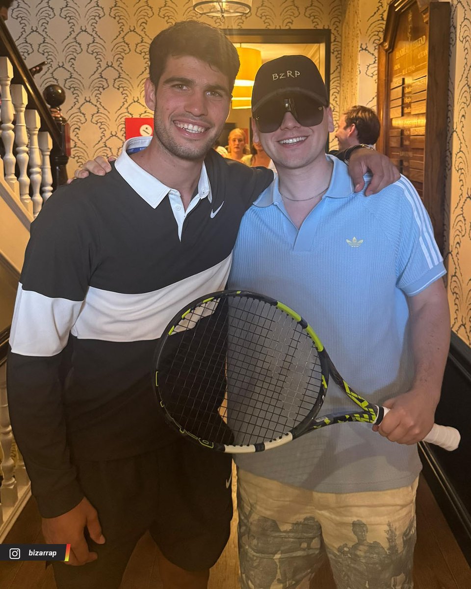 ¡Qué dúo! 🇦🇷🕶️🇪🇸

Bizarrap pasó por #Queens para ver el partido de Alcaraz… y se fue con un regalo del español. 🔝