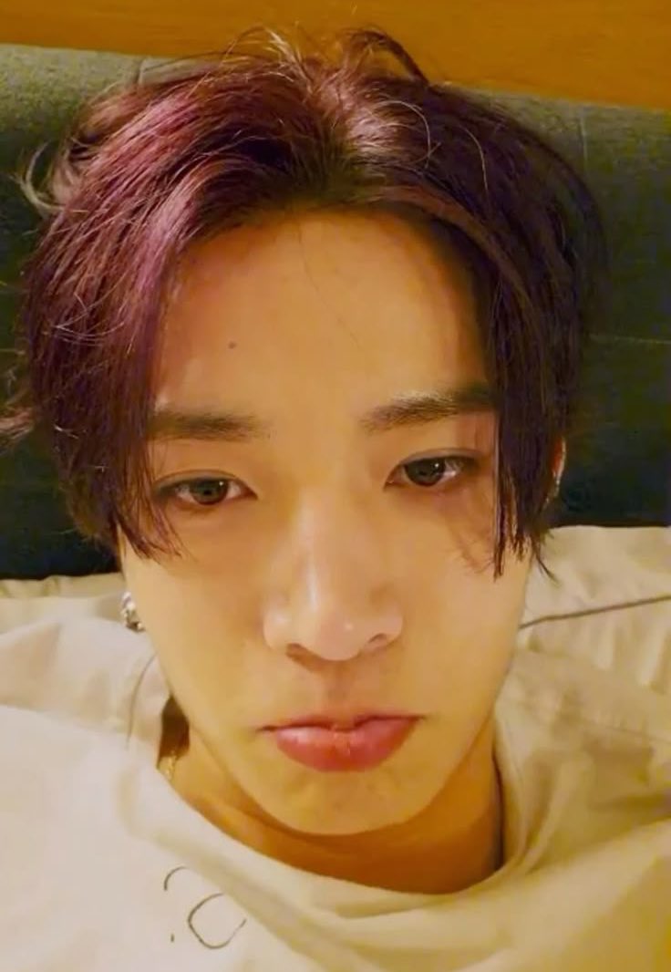luvishee's tweet photo. one of the cutest heeseung habits.. https://t.co/csoVT5MTwV