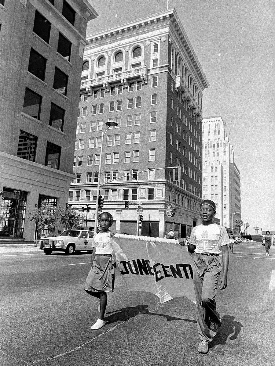 mefeater's tweet image. Happy Juneteenth! 🖤 On this day in 1865, news of freedom finally reached the last enslaved African Americans in Galveston, TX — two years after the Emancipation Proclamation. This day is a powerful reminder of Black resilience and the ongoing fight for liberation. ✊🏾 #Juneteenth