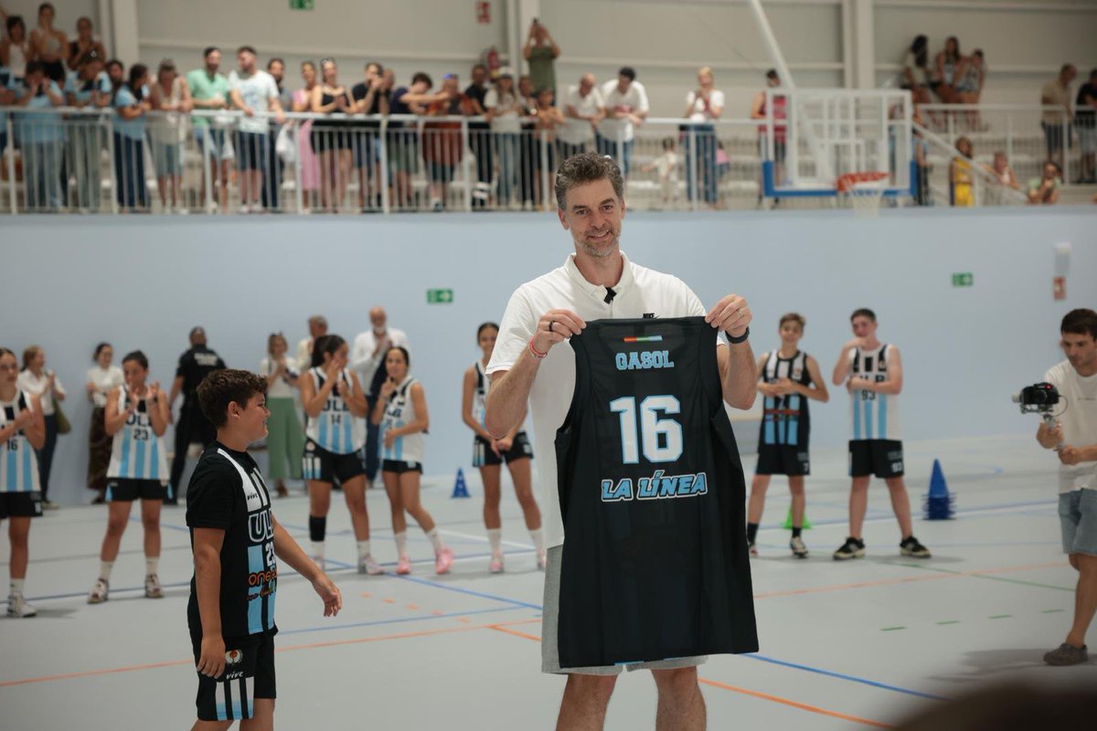 El Pelotazo (@elpelotazocsr) on Twitter photo 🗣️ Pau Gasol en <a href="/elpelotazocsr/">El Pelotazo</a> en el marco de la Gasol Foundation Golf Invitational, la cual lucha contra la obesidad infantil
"Queremos que sea un evento icónico y que esté en la agenda anualmente"
📲 #ProgramónMorrocotudo 🗣️ Pau Gasol en <a href="/elpelotazocsr/">El Pelotazo</a> en el marco de la Gasol Foundation Golf Invitational, la cual lucha contra la obesidad infantil
"Queremos que sea un evento icónico y que esté en la agenda anualmente"
📲 #ProgramónMorrocotudo