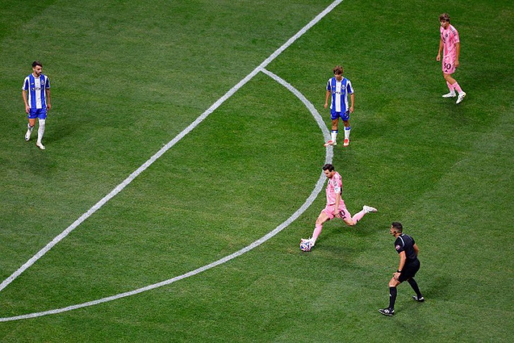 Lionel Messi, 68. frikik golünü attı.