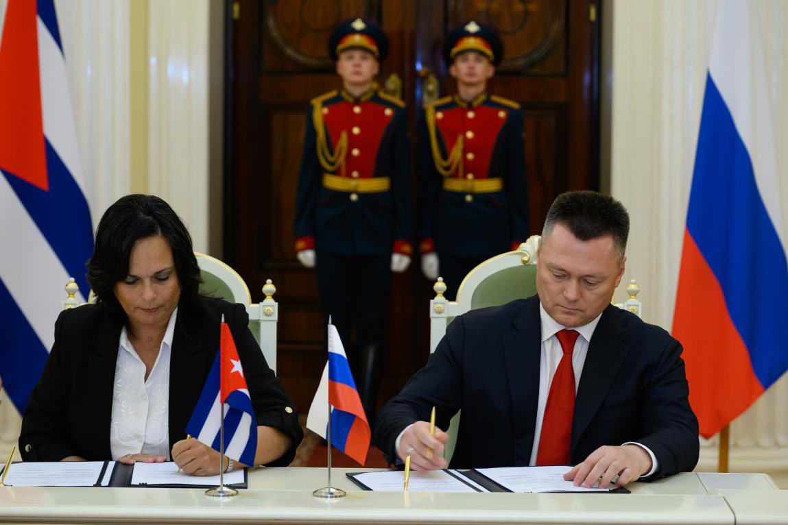 Embajada de Rusia en Cuba (@embruscuba) on Twitter photo 🇷🇺⚖️🇨🇺 Se ha celebrado en San Petersburgo la reunión tripartita del Fiscal General de Rusia, Igor Krasnov, con la Fiscal General <a href="/yamilapenao/">Yamila Peña Ojeda</a> y Contralora General <a href="/MarbanMirian/">Mirian Marbán González</a>. Las partes reafirmaron su disposición a continuar el diálogo constructivo en materia de justicia 🤝 🇷🇺⚖️🇨🇺 Se ha celebrado en San Petersburgo la reunión tripartita del Fiscal General de Rusia, Igor Krasnov, con la Fiscal General <a href="/yamilapenao/">Yamila Peña Ojeda</a> y Contralora General <a href="/MarbanMirian/">Mirian Marbán González</a>. Las partes reafirmaron su disposición a continuar el diálogo constructivo en materia de justicia 🤝