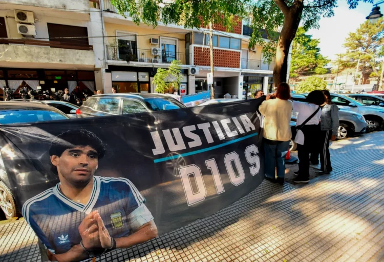 Radio Provincia AM 1270 (@provincia1270) on Twitter photo #Ahora en #PaseLoQuePase🎧 <a href="/RisoBalvidares/">Riso Balvidares</a> nos brinda detalles sobre la definición del nuevo tribunal para el juicio por la muerte de Diego Maradona.
💻provinciaradio.com.ar #Ahora en #PaseLoQuePase🎧 <a href="/RisoBalvidares/">Riso Balvidares</a> nos brinda detalles sobre la definición del nuevo tribunal para el juicio por la muerte de Diego Maradona.
💻provinciaradio.com.ar