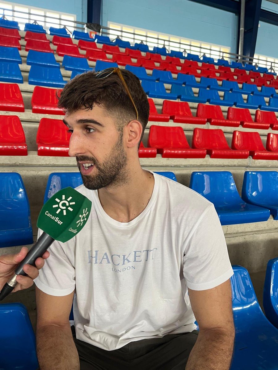 🚨 ¡Hablamos ahora con Antonio Serradilla, un sevillano que ha hecho historia al convertirse en campeón de la Champions de balonmano con el Magdeburg!

📻 Escucha aquí su entrevista ▶️ canalsur.es/radio_directo-…
