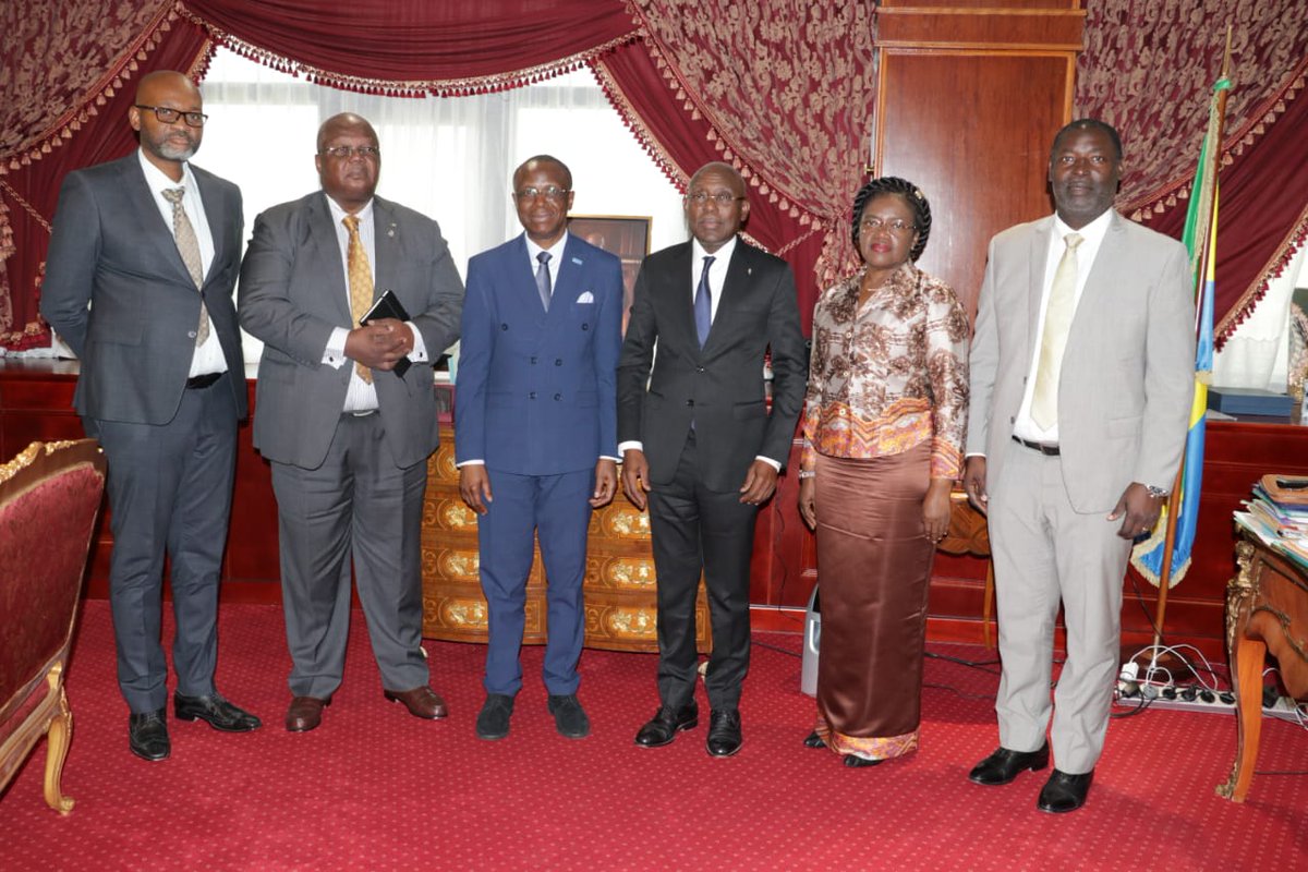 𝐀𝐮𝐝𝐢𝐞𝐧𝐜𝐞🇬🇦| Selon Dr Ngoy Nsenga de l'OMS : "nous devons faire de la santé, une priorité nationale. En augmentant les investissements afin de garantir un meilleur accès aux soins et réduire les inégalités sanitaires ".

L'article ici👉: assemblee-nationale.ga/1-actualites-/…