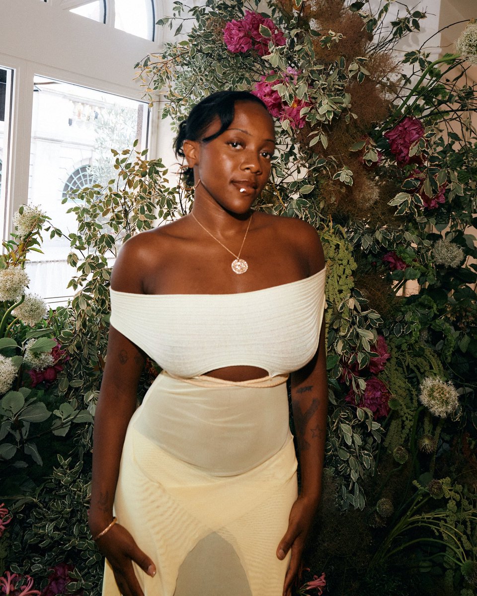 Singing for Vogue 25 🖤 beautiful evening with <a href="/BritishVogue/">British Vogue</a>