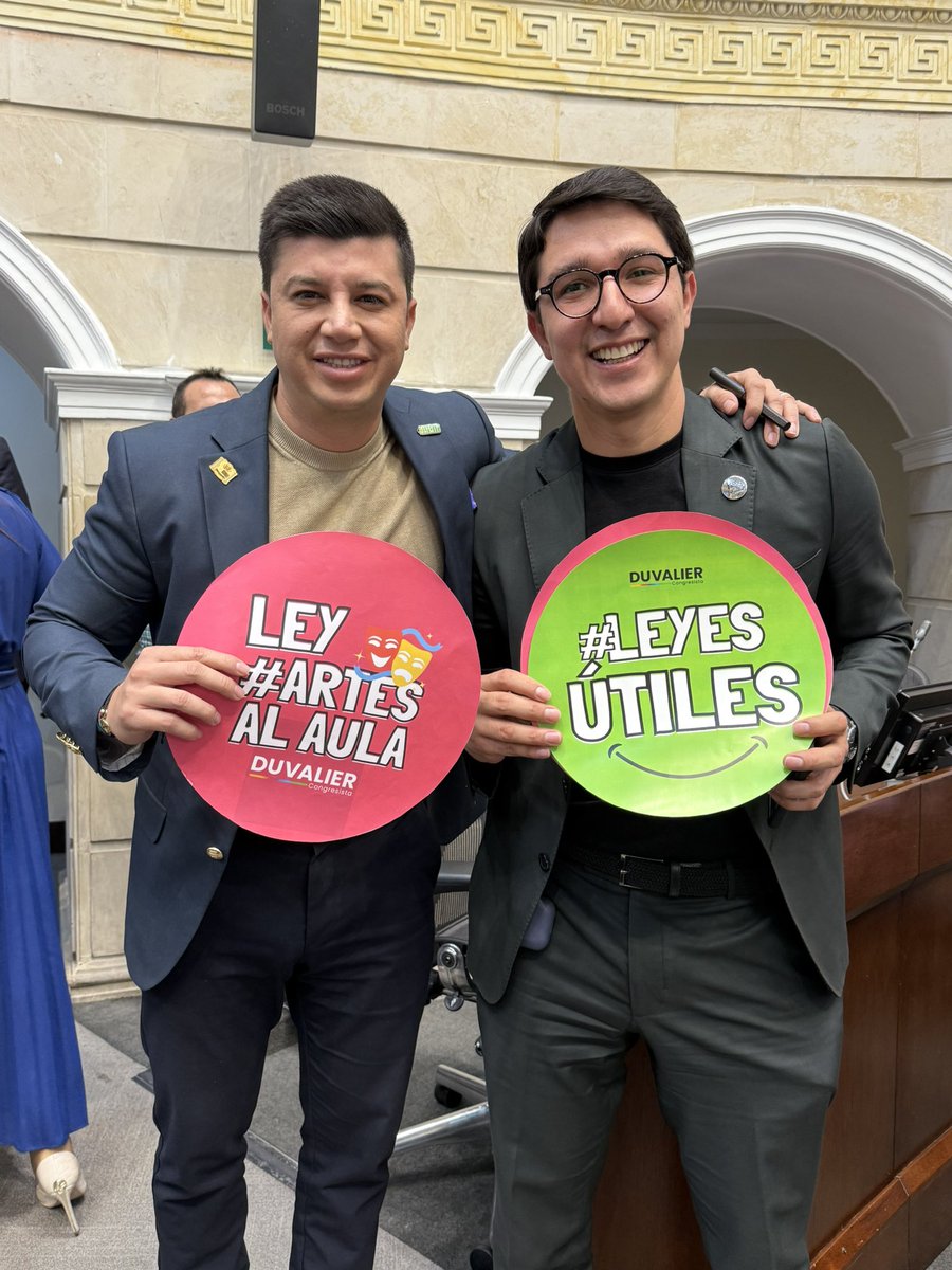 🎨📚 ¡Aprobamos una gran noticia para la educación en Colombia!

Hoy el Congreso aprobó proyecto de ley del cual fui ponente que impulsa la implementación pedagógica de las artes, la cultura y la transdisciplinariedad en las escuelas del país.

Esto significa que nuestros niños y