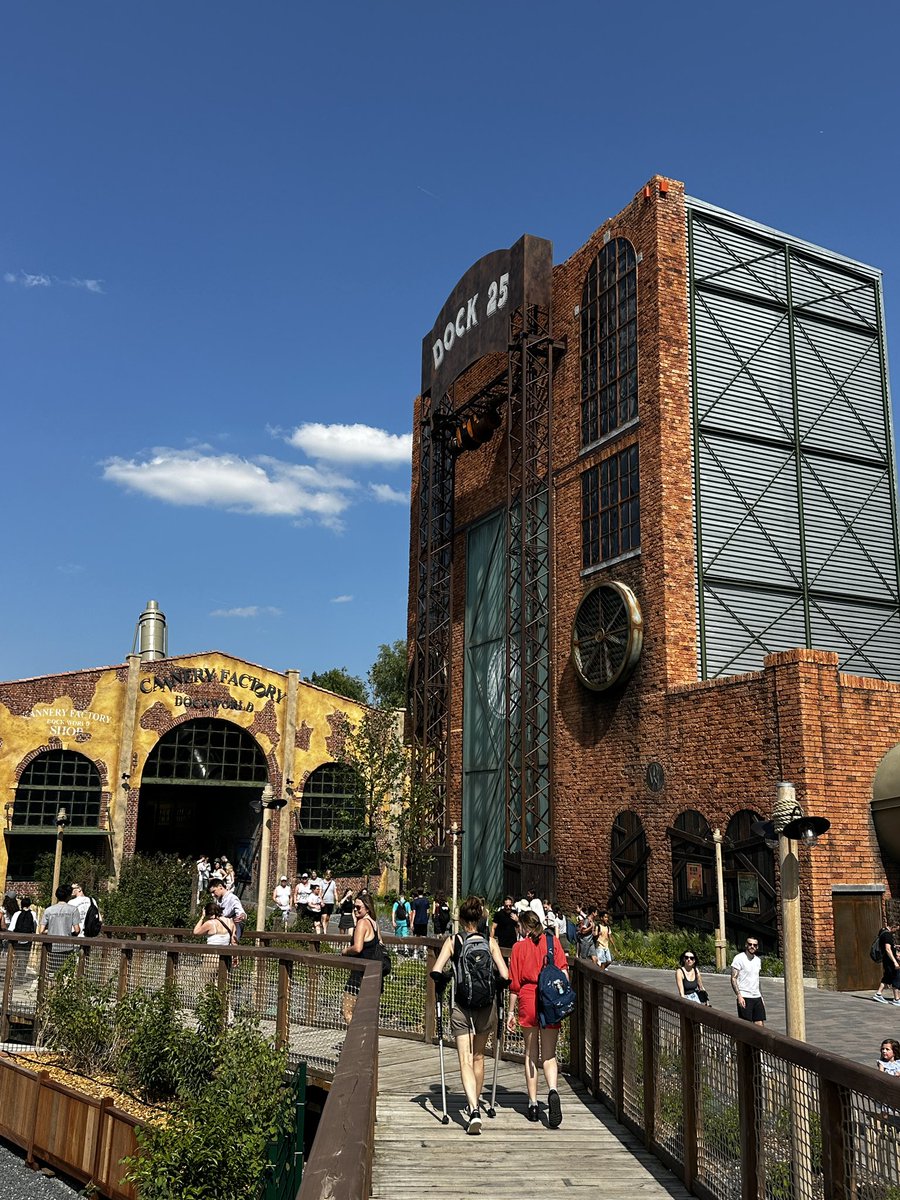 Today I returned to Walibi Belgium (for only my 2nd ever visit) to get re-rides on Kondaa, as well as experience the parks newest roller coaster, Mecaladon! It’s easily one of the best family coasters I’ve experienced, Gerstlauer killed it. Dock World has a whole looks fantastic.