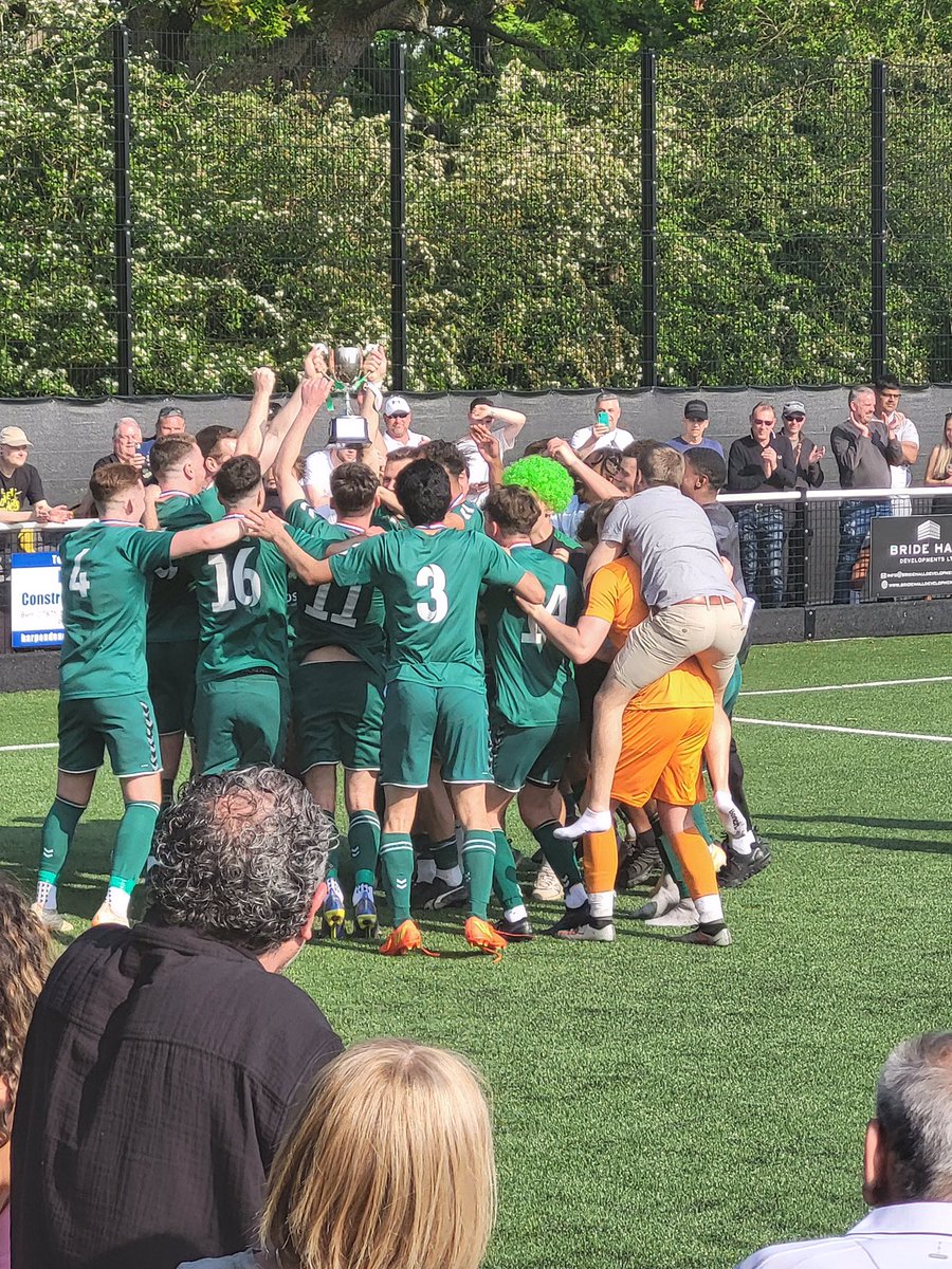 KitAid's tweet image. We are delighted to announce that Derrick Williams MBE, Founder of KitAid, has accepted an invitation to take on the role of President of @levgreenfc
Leverstock Green FC are a KitAid Ambassador Club and a long term supporter of our work.