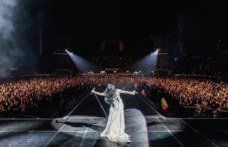 -Lali primera mujer 🇦🇷 en llenar un estadio
-Artista 🇦🇷 más premiada de la historia 
-Artista femenina más premiada en la historia de los premios Gardel
-Única artista en ganar 4 veces a Canción del año
-5 estadios vélez
-Álbum físico más vendido
-Álbum más escuchado en Spotify🇦🇷