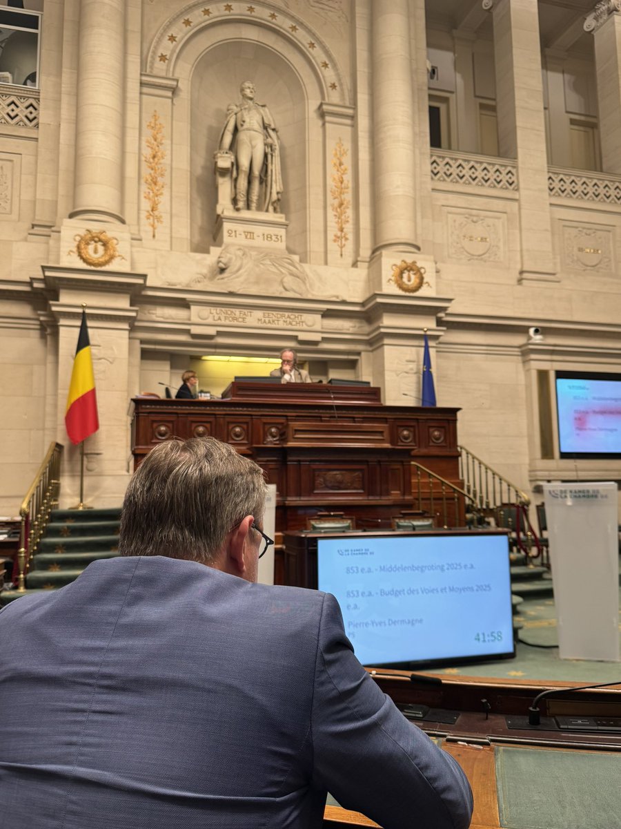 “Nous pensons aux prochaines générations, pas aux prochaines élections”, zo citeert minister van Begroting Van Peteghem een collega.
Men moet het maar durven zeggen, terwijl men iedere factuur gewoon doorschuift naar de komende generaties.. 
Langer werken, lagere pensioenen, geen